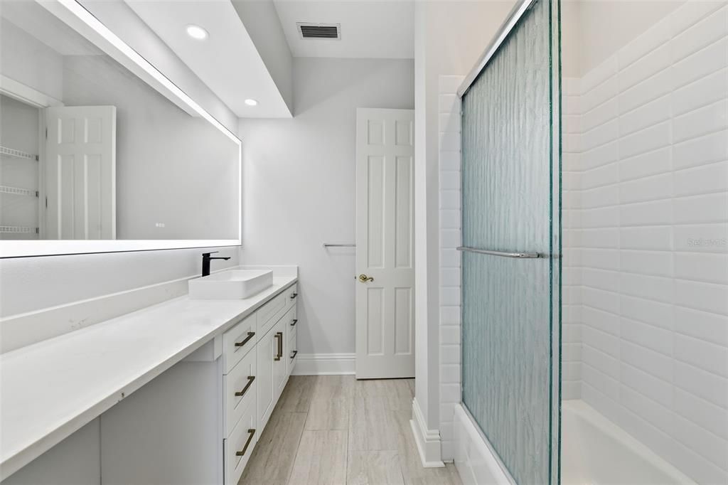 For Sale: $2,785,000 (5 beds, 6 baths, 7639 Square Feet)