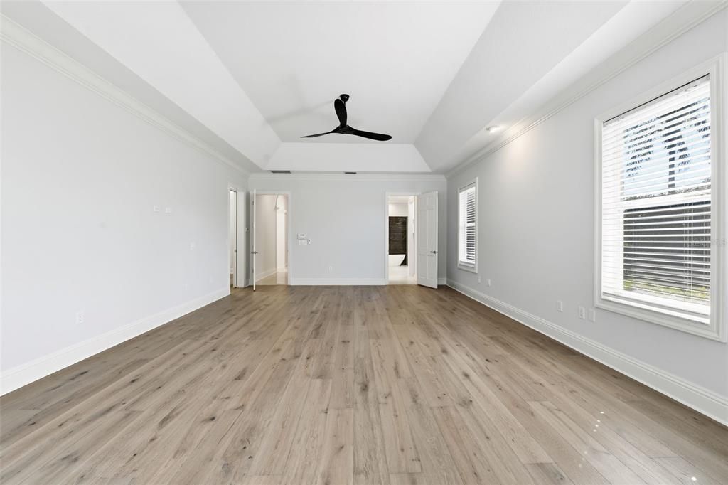 For Sale: $2,785,000 (5 beds, 6 baths, 7639 Square Feet)