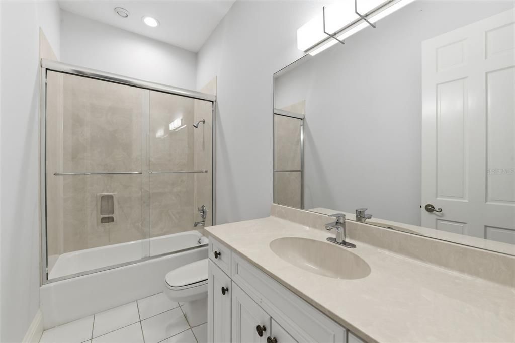 For Sale: $2,785,000 (5 beds, 6 baths, 7639 Square Feet)