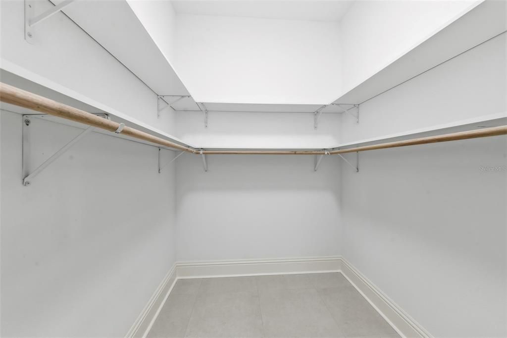 For Sale: $2,785,000 (5 beds, 6 baths, 7639 Square Feet)