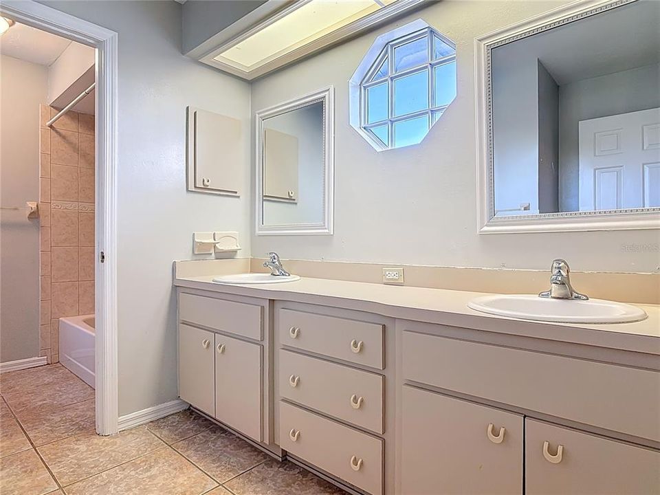 待售: $489,000 (4 贝兹, 2 浴室, 2316 平方英尺)