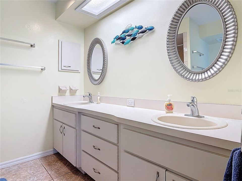 待售: $489,000 (4 贝兹, 2 浴室, 2316 平方英尺)