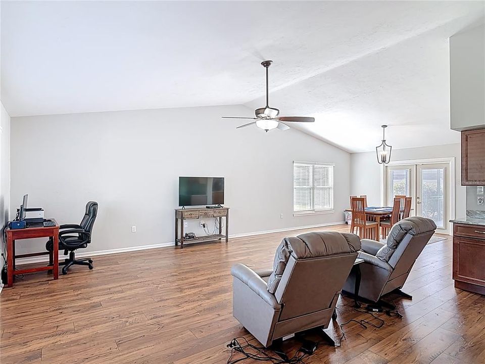 待售: $489,000 (4 贝兹, 2 浴室, 2316 平方英尺)