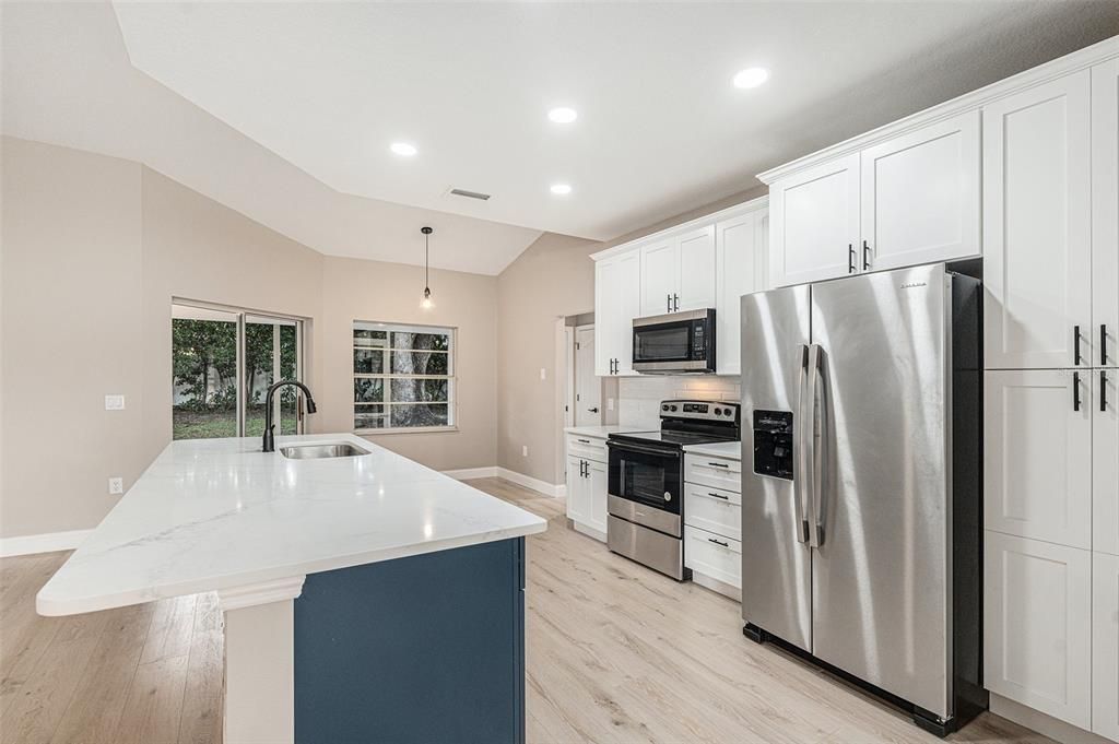 В аренду: $2,050 (3 спален, 2 ванн, 1704 Квадратных фут)