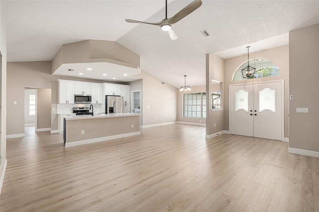 В аренду: $2,050 (3 спален, 2 ванн, 1704 Квадратных фут)