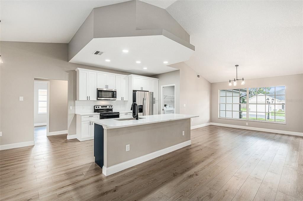 В аренду: $2,050 (3 спален, 2 ванн, 1704 Квадратных фут)