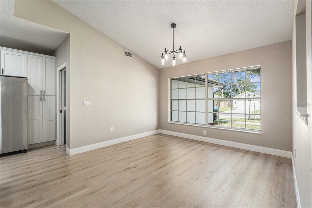 В аренду: $2,050 (3 спален, 2 ванн, 1704 Квадратных фут)