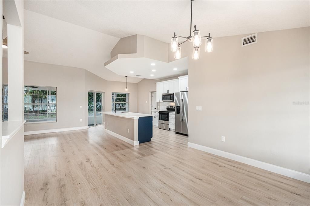 В аренду: $2,050 (3 спален, 2 ванн, 1704 Квадратных фут)