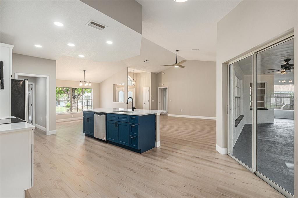 В аренду: $2,050 (3 спален, 2 ванн, 1704 Квадратных фут)