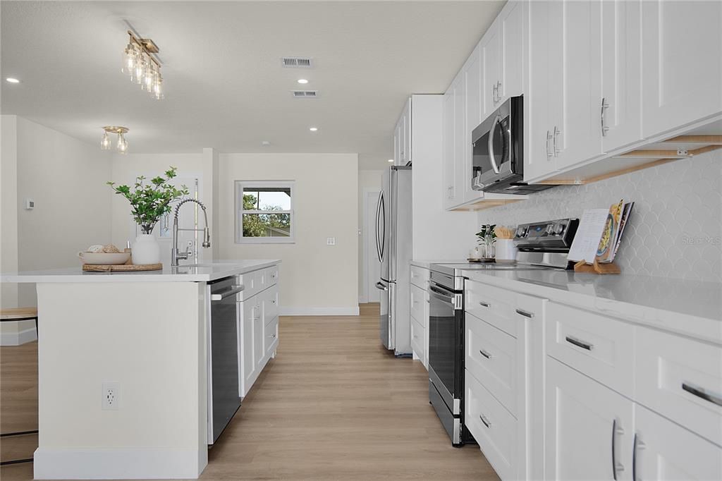 For Sale: $525,000 (4 beds, 2 baths, 1729 Square Feet)