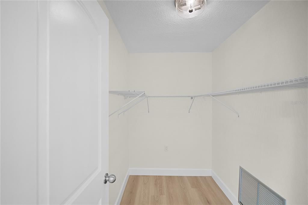 For Sale: $525,000 (4 beds, 2 baths, 1729 Square Feet)