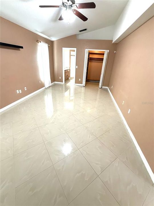 For Rent: $2,100 (3 beds, 2 baths, 1379 Square Feet)