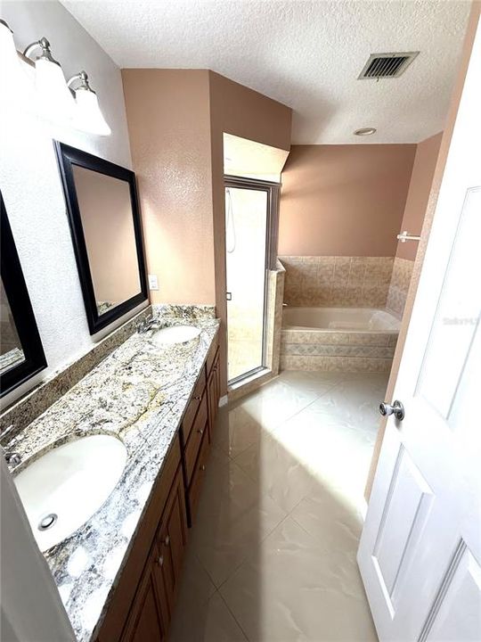 For Rent: $2,100 (3 beds, 2 baths, 1379 Square Feet)