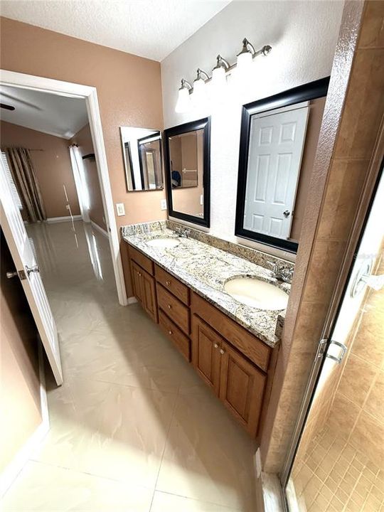 For Rent: $2,100 (3 beds, 2 baths, 1379 Square Feet)