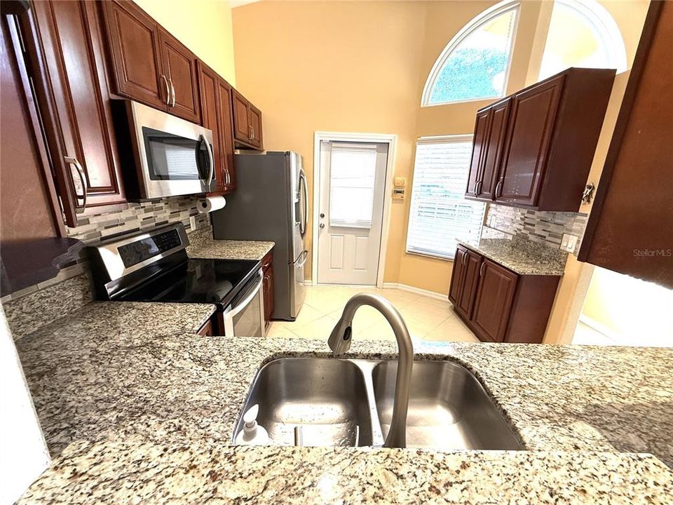 For Rent: $2,100 (3 beds, 2 baths, 1379 Square Feet)