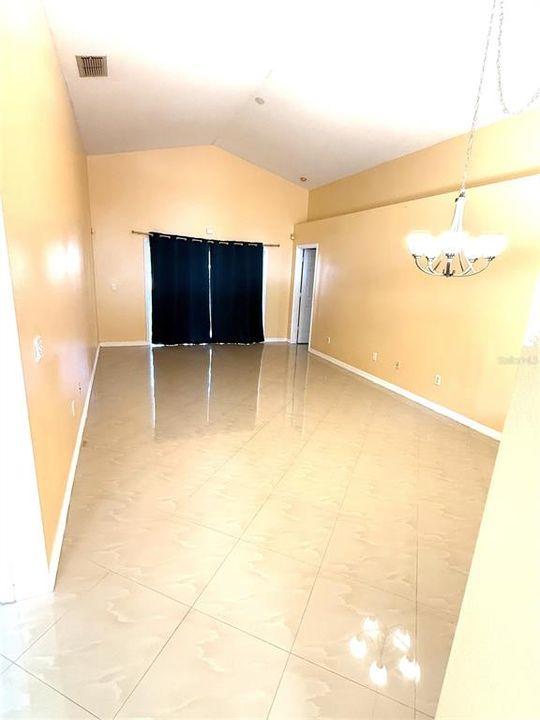 For Rent: $2,100 (3 beds, 2 baths, 1379 Square Feet)