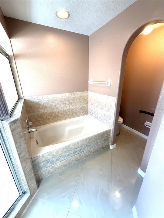 For Rent: $2,100 (3 beds, 2 baths, 1379 Square Feet)