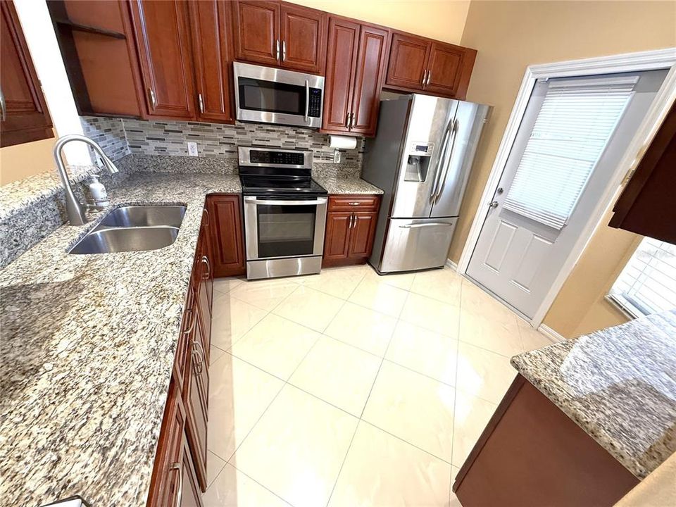 For Rent: $2,100 (3 beds, 2 baths, 1379 Square Feet)