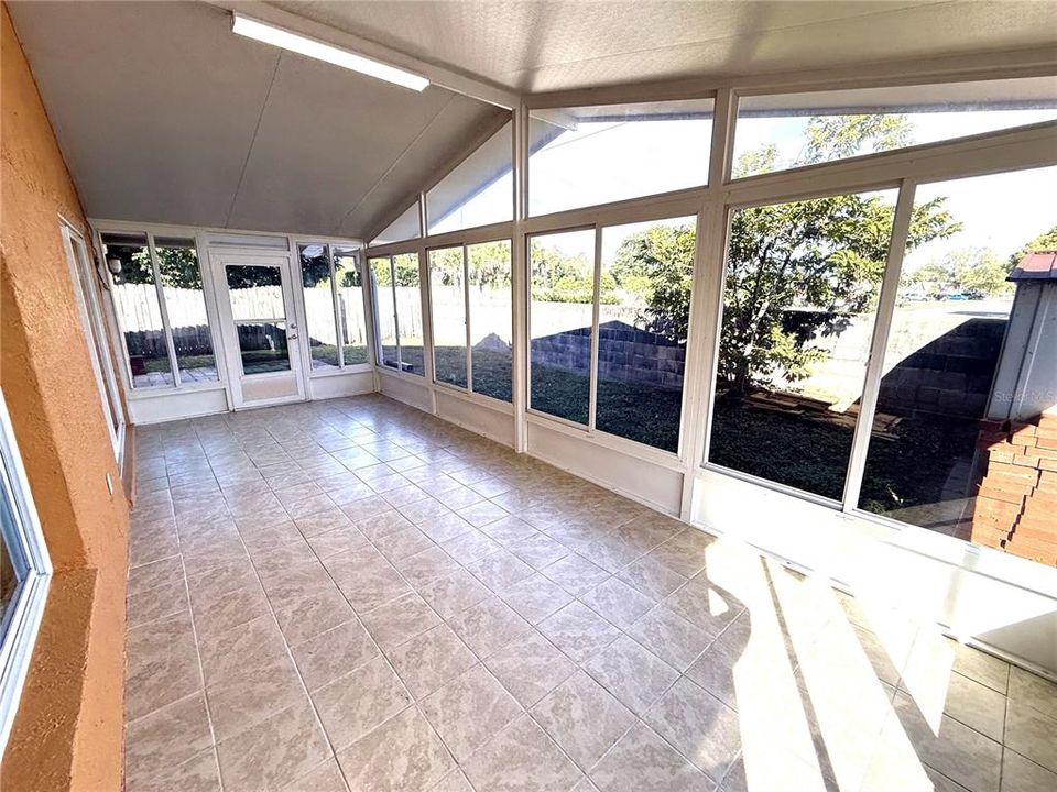 For Rent: $2,100 (3 beds, 2 baths, 1379 Square Feet)