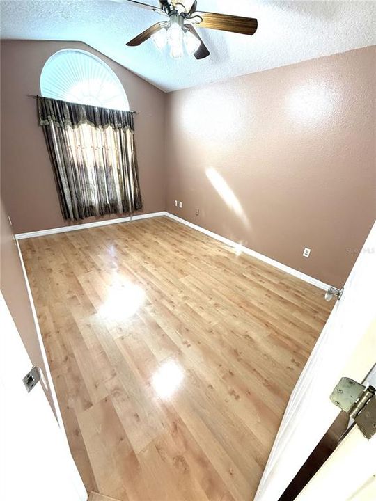 For Rent: $2,100 (3 beds, 2 baths, 1379 Square Feet)