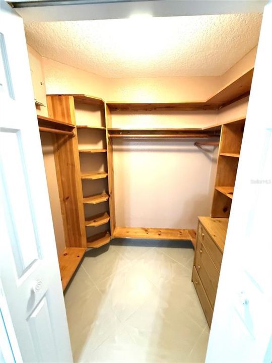 For Rent: $2,100 (3 beds, 2 baths, 1379 Square Feet)