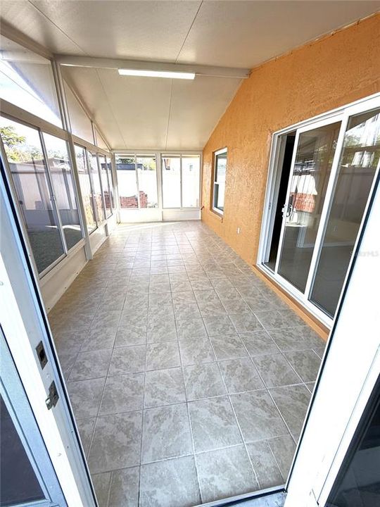 For Rent: $2,100 (3 beds, 2 baths, 1379 Square Feet)