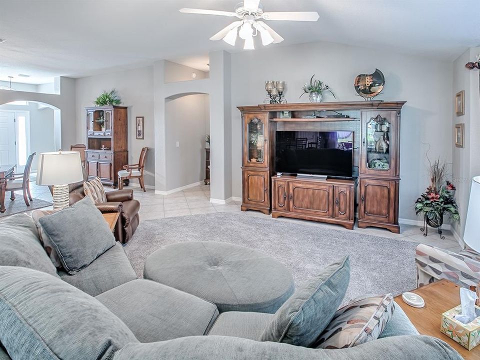 En Venta: $595,000 (3 camas, 2 baños, 2071 Pies cuadrados)