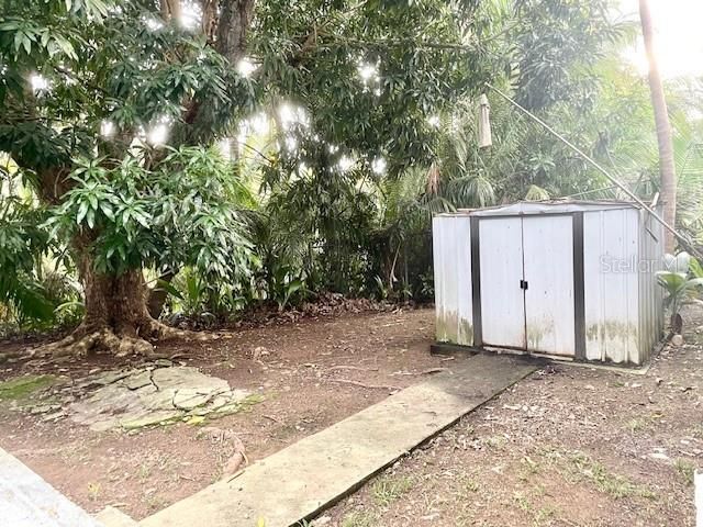 For Sale: $450,000 (27 beds, 6 baths, 7523 Square Feet)