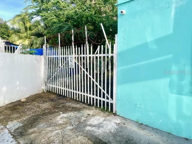 For Sale: $450,000 (27 beds, 6 baths, 7523 Square Feet)