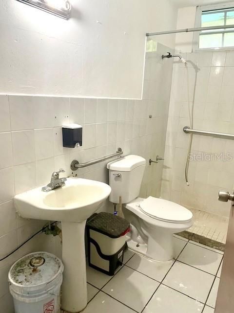 For Sale: $450,000 (27 beds, 6 baths, 7523 Square Feet)