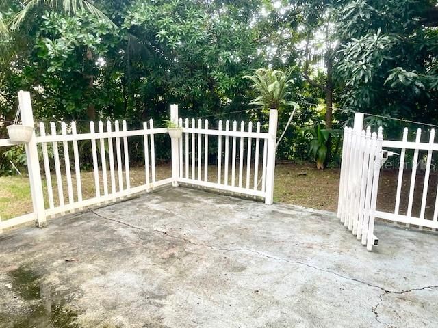 For Sale: $450,000 (27 beds, 6 baths, 7523 Square Feet)