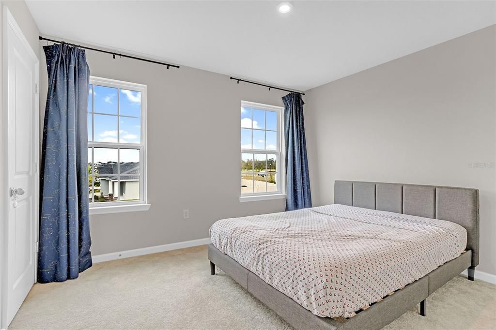 For Sale: $469,900 (3 beds, 2 baths, 2580 Square Feet)