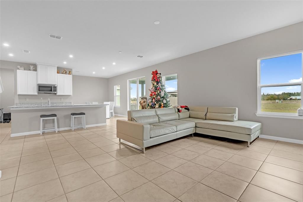 For Sale: $469,900 (3 beds, 2 baths, 2580 Square Feet)