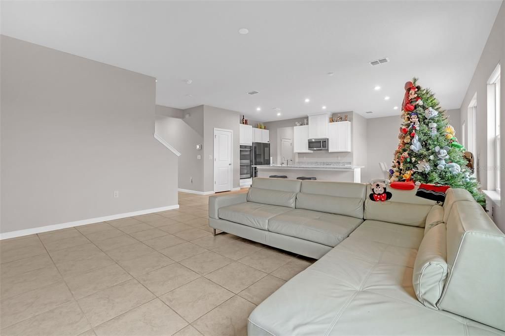 For Sale: $469,900 (3 beds, 2 baths, 2580 Square Feet)