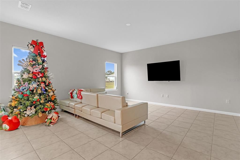 For Sale: $469,900 (3 beds, 2 baths, 2580 Square Feet)