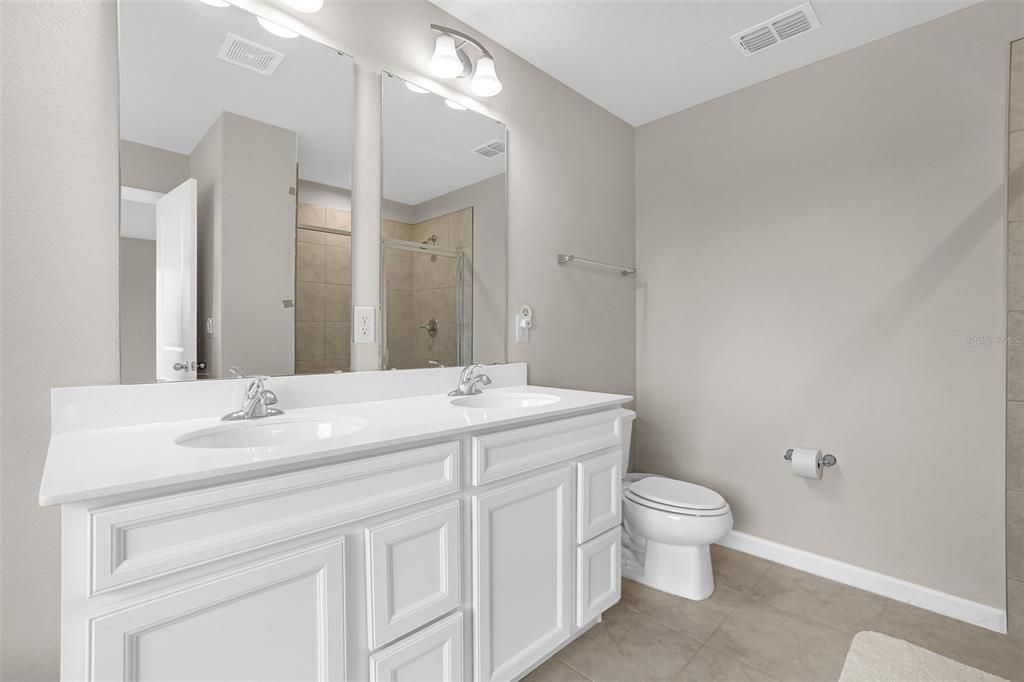 For Sale: $469,900 (3 beds, 2 baths, 2580 Square Feet)