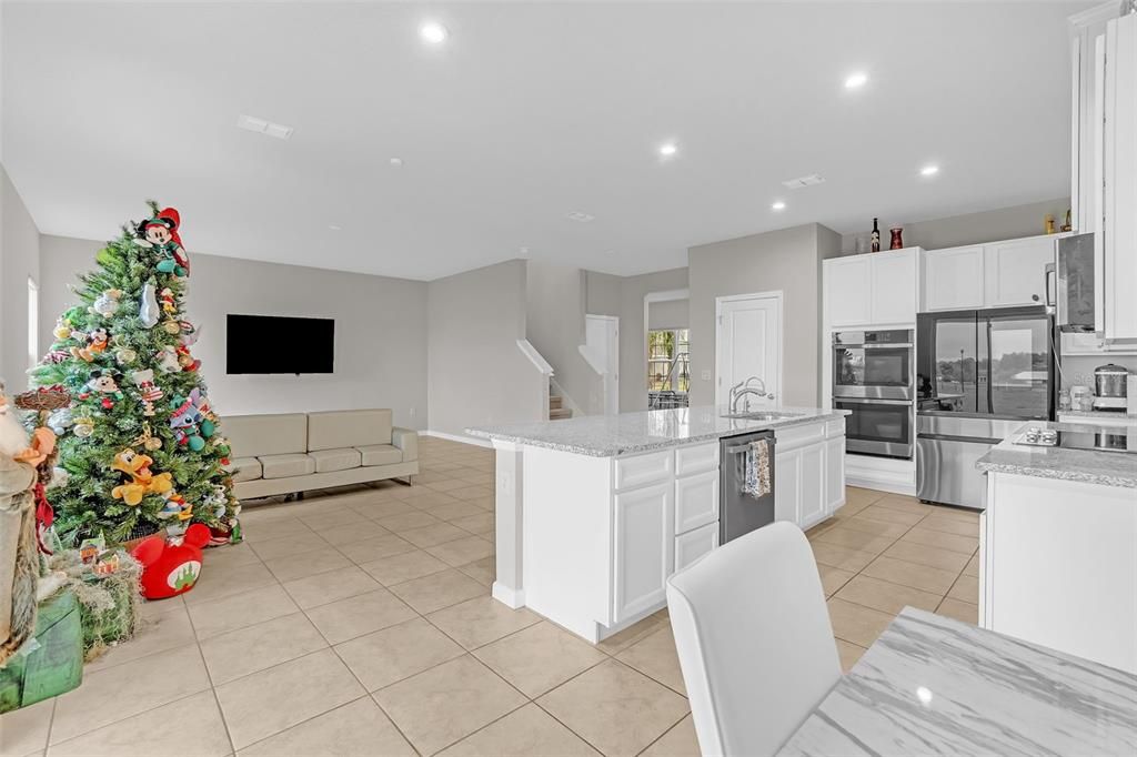 For Sale: $469,900 (3 beds, 2 baths, 2580 Square Feet)