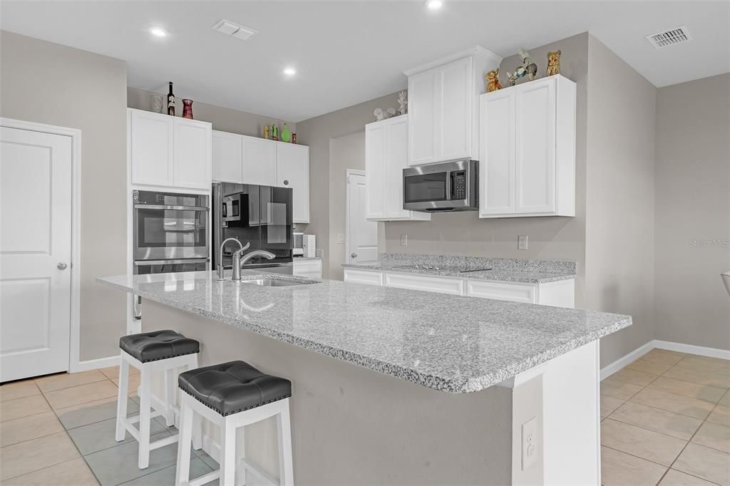 For Sale: $469,900 (3 beds, 2 baths, 2580 Square Feet)