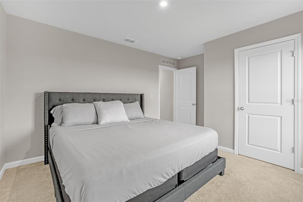 For Sale: $469,900 (3 beds, 2 baths, 2580 Square Feet)