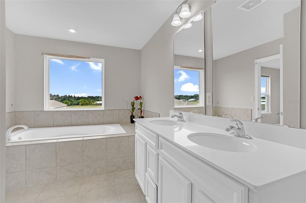 For Sale: $469,900 (3 beds, 2 baths, 2580 Square Feet)