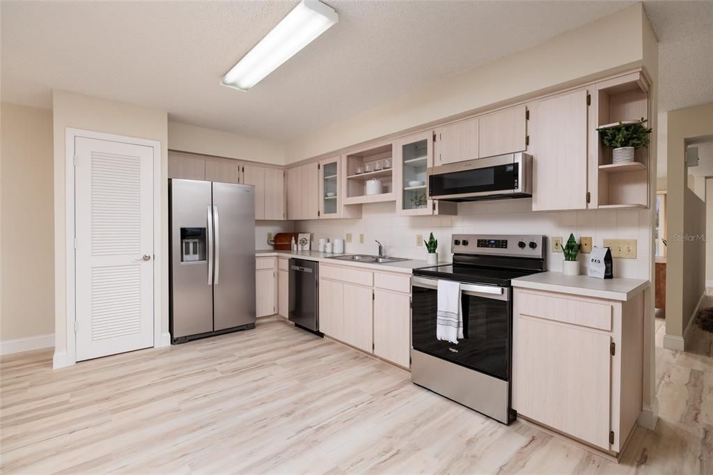 待售: $259,900 (2 贝兹, 2 浴室, 1680 平方英尺)