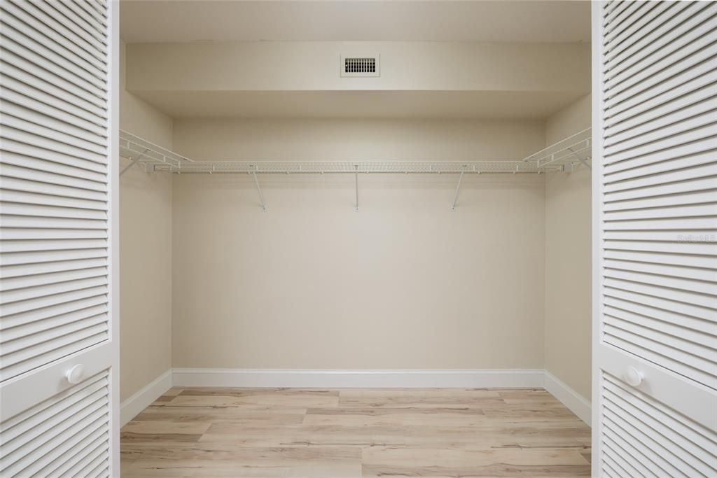 待售: $259,900 (2 贝兹, 2 浴室, 1680 平方英尺)