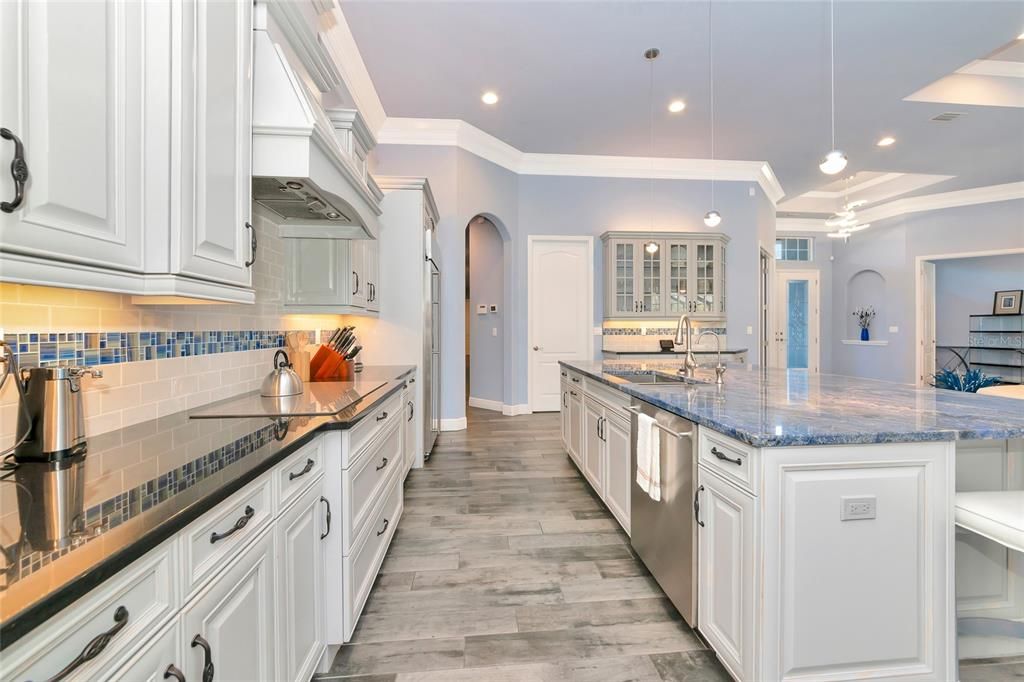 For Sale: $2,499,000 (5 beds, 4 baths, 4815 Square Feet)