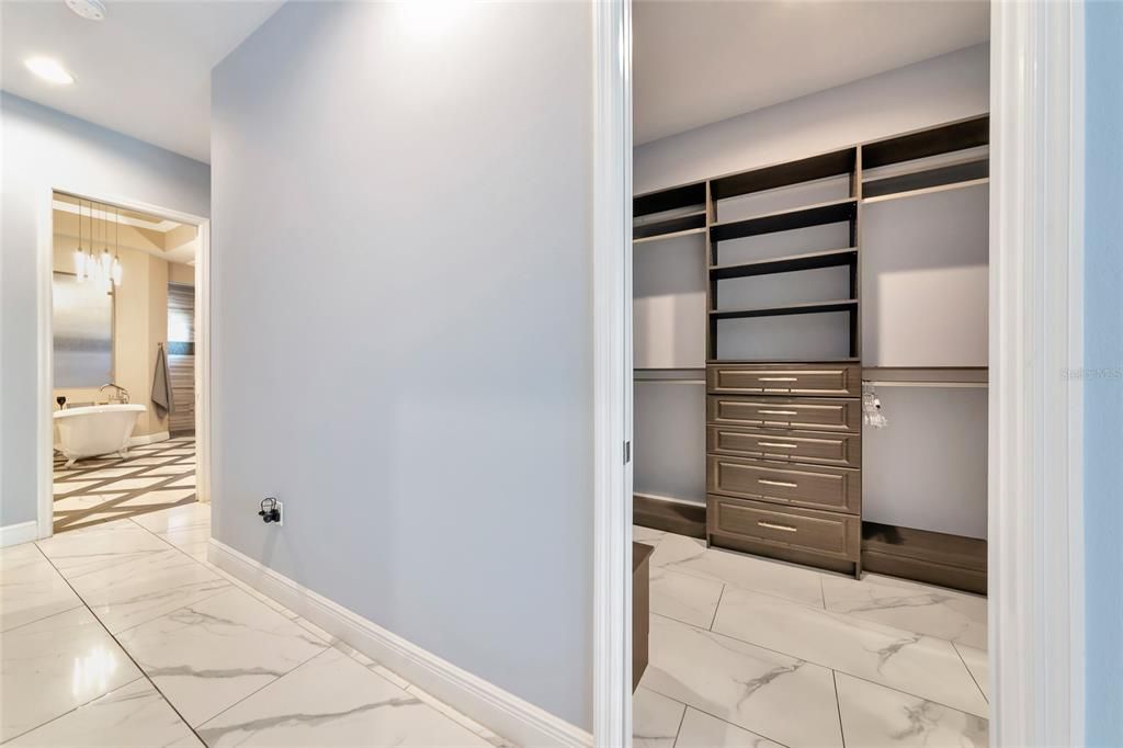 For Sale: $2,499,000 (5 beds, 4 baths, 4815 Square Feet)