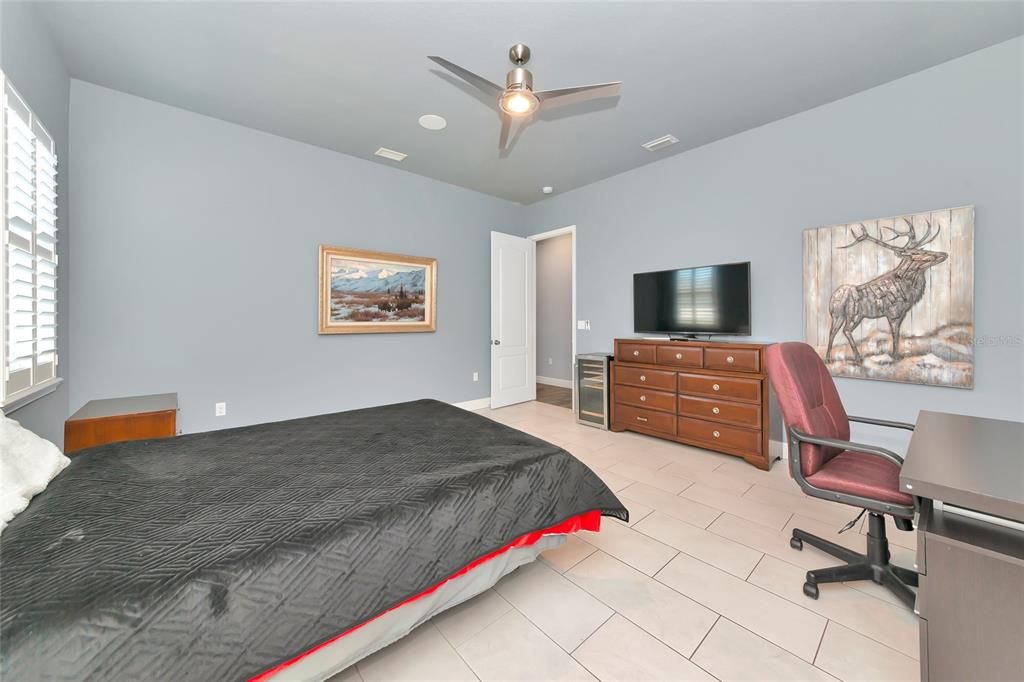 For Sale: $2,499,000 (5 beds, 4 baths, 4815 Square Feet)