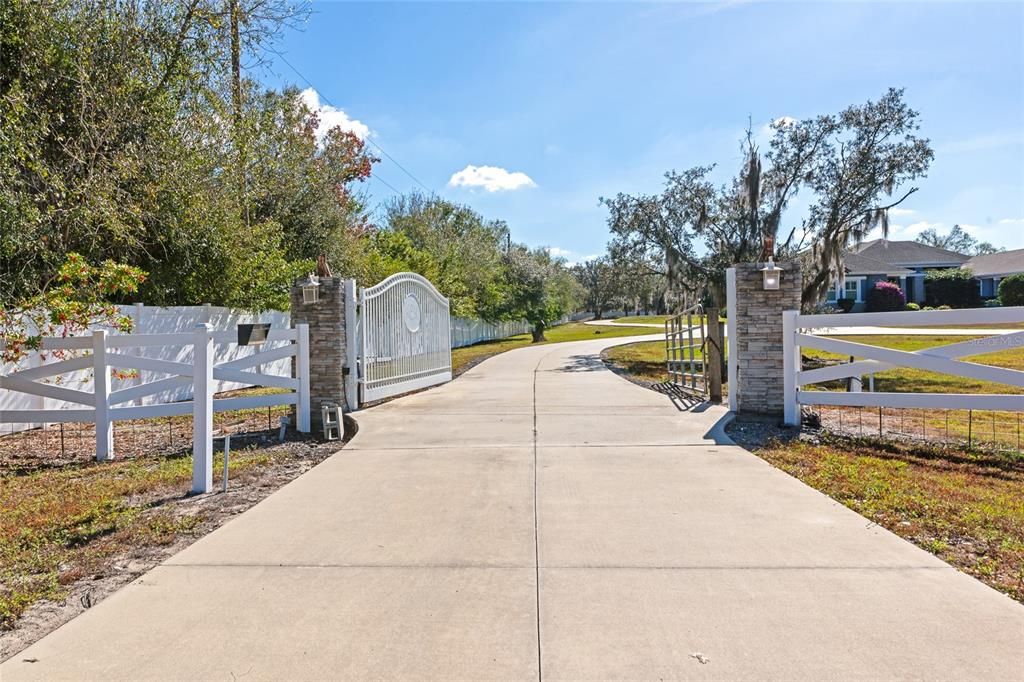 For Sale: $2,499,000 (5 beds, 4 baths, 4815 Square Feet)