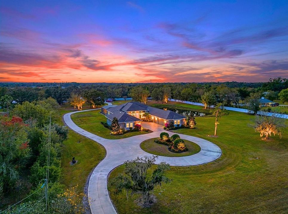 For Sale: $2,499,000 (5 beds, 4 baths, 4815 Square Feet)