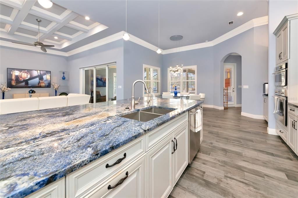 For Sale: $2,499,000 (5 beds, 4 baths, 4815 Square Feet)