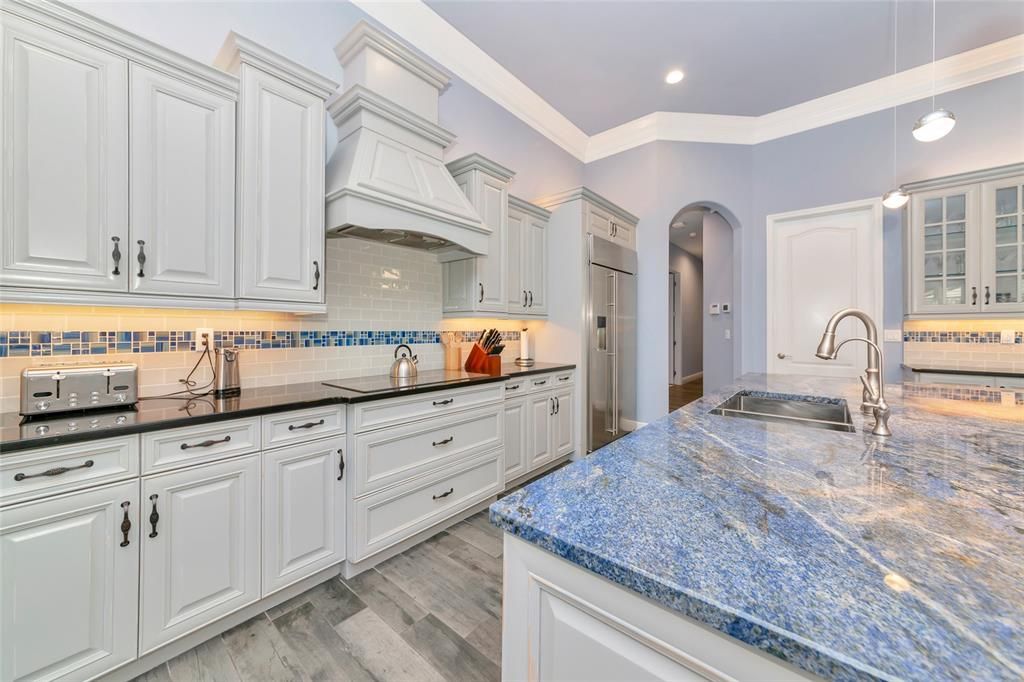 For Sale: $2,499,000 (5 beds, 4 baths, 4815 Square Feet)