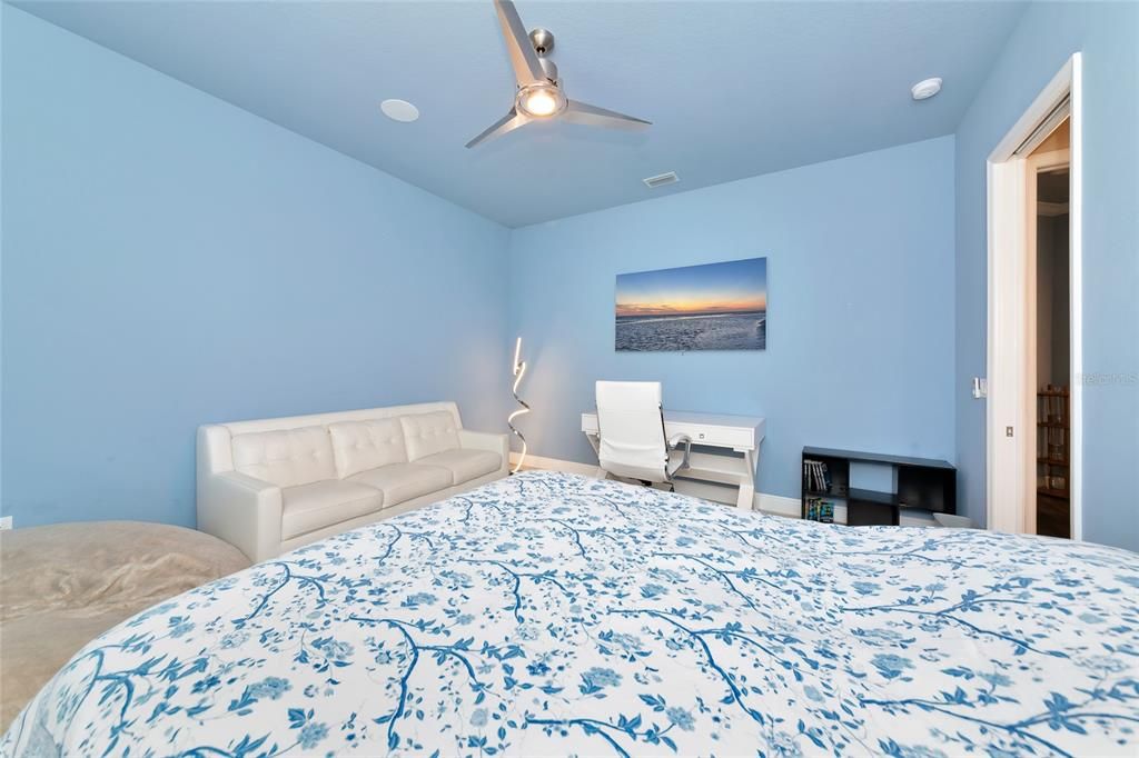 For Sale: $2,499,000 (5 beds, 4 baths, 4815 Square Feet)